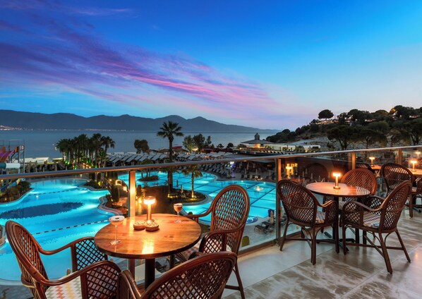 3 bars/lounges, poolside bar, beach bar - Liberty Kuşadası - All inclusive (Kusadasi)