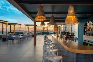 8 restaurants; breakfast, lunch, and dinner served - Liberty Kuşadası - All inclusive (Kusadasi)