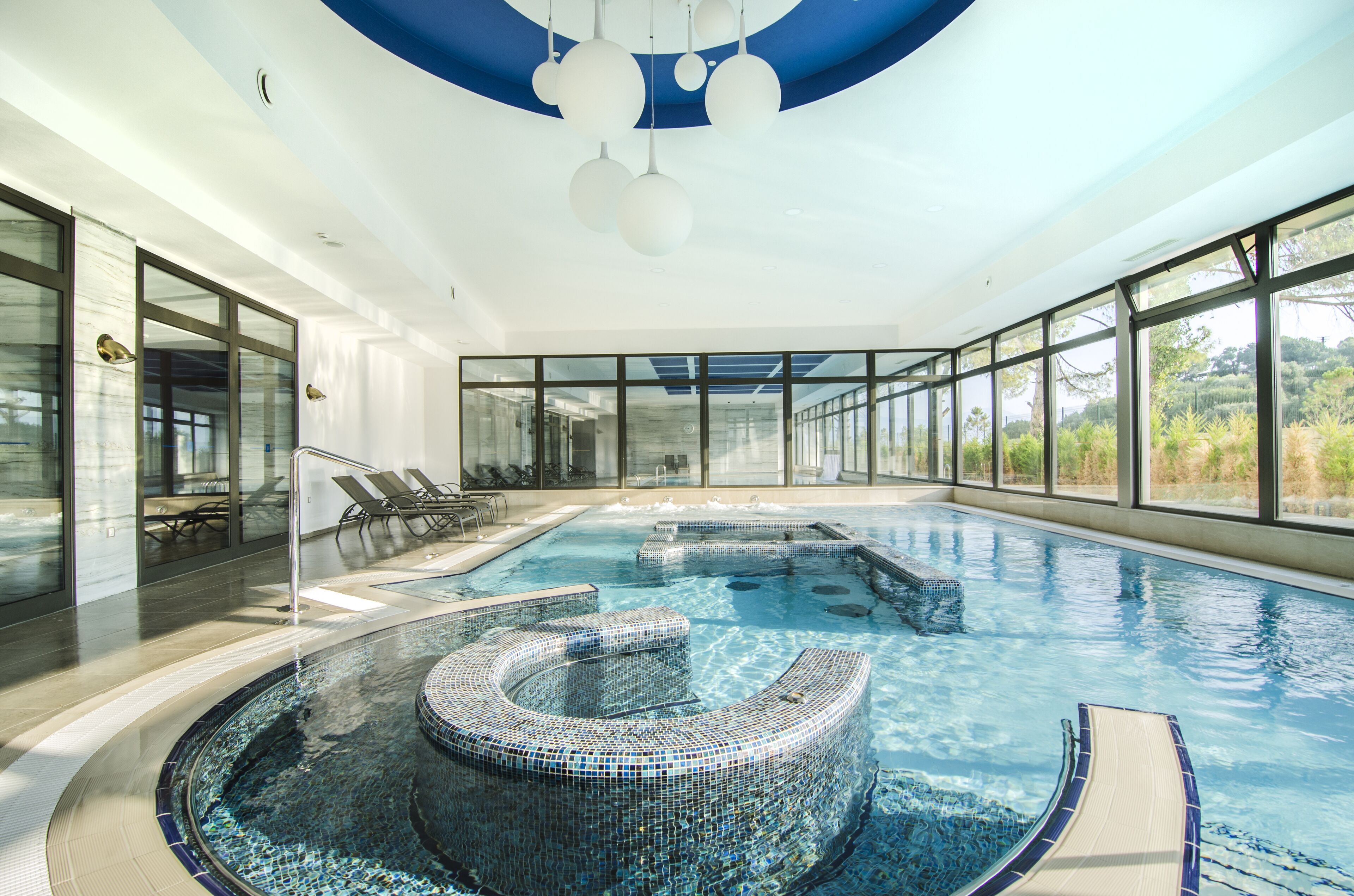 3 piscinas internas, piscina externa