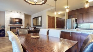 Condo, 2 Bedrooms | Dining