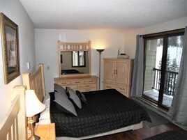 Apartamento, varias camas (Fox Pine Lodge 4 bed 4 bath FPAF4) | 4 dormitorios, wifi gratis, decoración individual