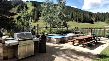 Condo, nhiều giường (Fox Pine Lodge 4 bed 4 bath FPAF4) | Khu ẩm thực ngoài trời