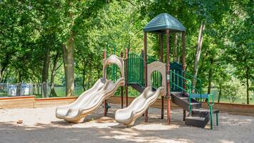 Condo, 2 Bedrooms | Children’s area