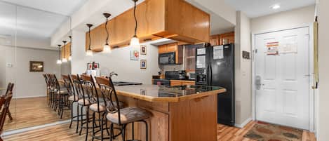 Condo, 2 Bedrooms | Dining