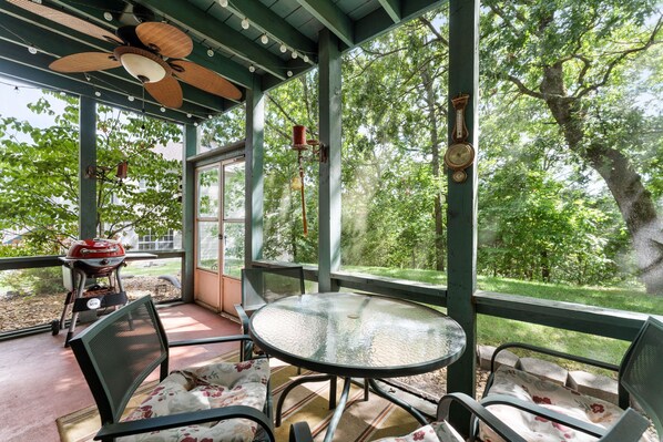 Condo, 2 Bedrooms | Outdoor dining - Bluffs Oasis 2 Bedroom Condo by RedAwning (Branson)