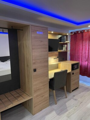 Bureau, Wi-Fi gratuit, draps fournis
