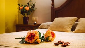 Double Room | Desk, cots/infant beds, free WiFi, bed sheets - Hotel Arévalo (Cuenca)