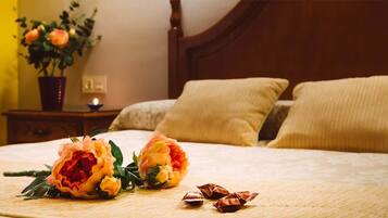 Habitación doble | Escritorio, cunas, wifi gratis y ropa de cama