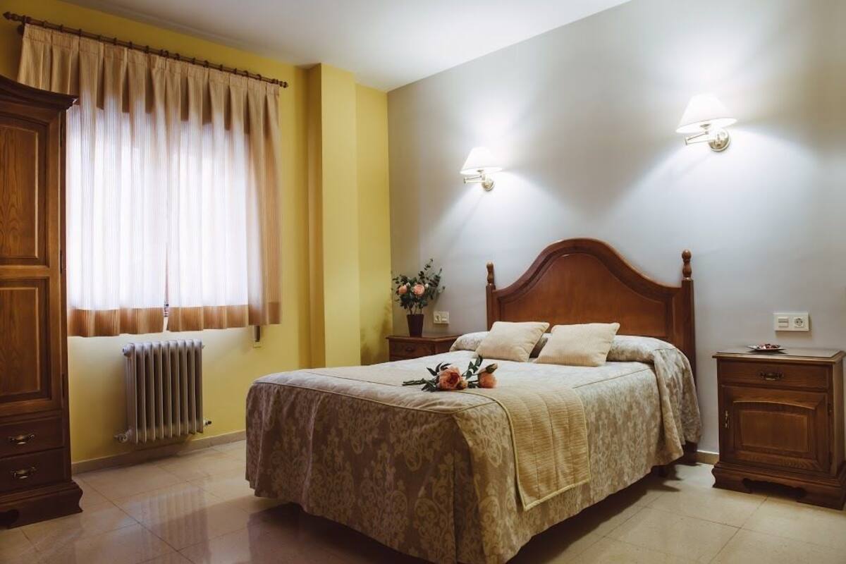 Chambre double | Bureau, lit de bébé (supplément), accès au Wi-Fi (inclus)