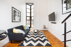 Loft Deluxe, 1 chambre | Aire de séjour | Téléviseur à écran plat
