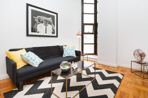 Loft Deluxe, 1 chambre | Aire de séjour | Téléviseur à écran plat