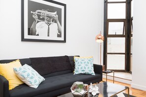 Living area - Mutual Height Suite 1 (Cape Town)