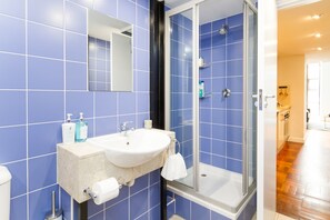 Bathroom - Mutual Height Suite 1 (Cape Town)