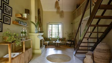 Couples treatment rooms, aromatherapy, deep-tissue massages