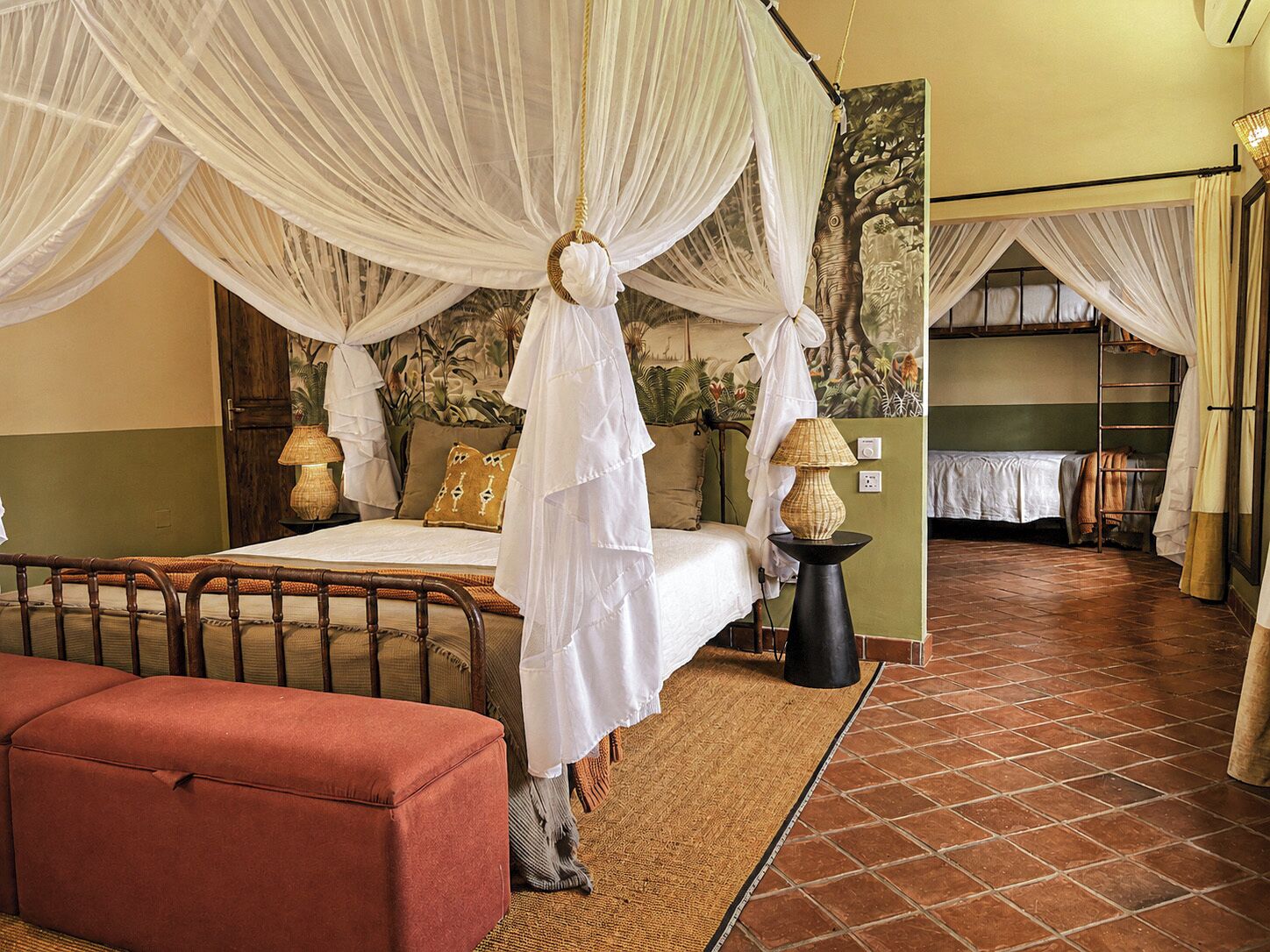 Quadruple Room | In-room safe, desk, WiFi (free), bed sheets