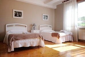 Blackout curtains, free WiFi, bed sheets - La Terraza de Picos (Cabrales)