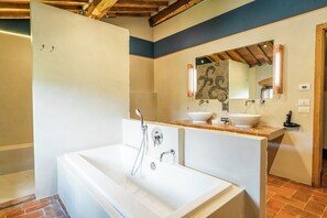 Superior Suite, Garden View (Master Two Bedroom) | Bathroom | Shower, rainfall showerhead, free toiletries, hair dryer - Il Verreno (Ambra)