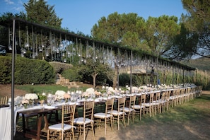 Lunch and dinner served