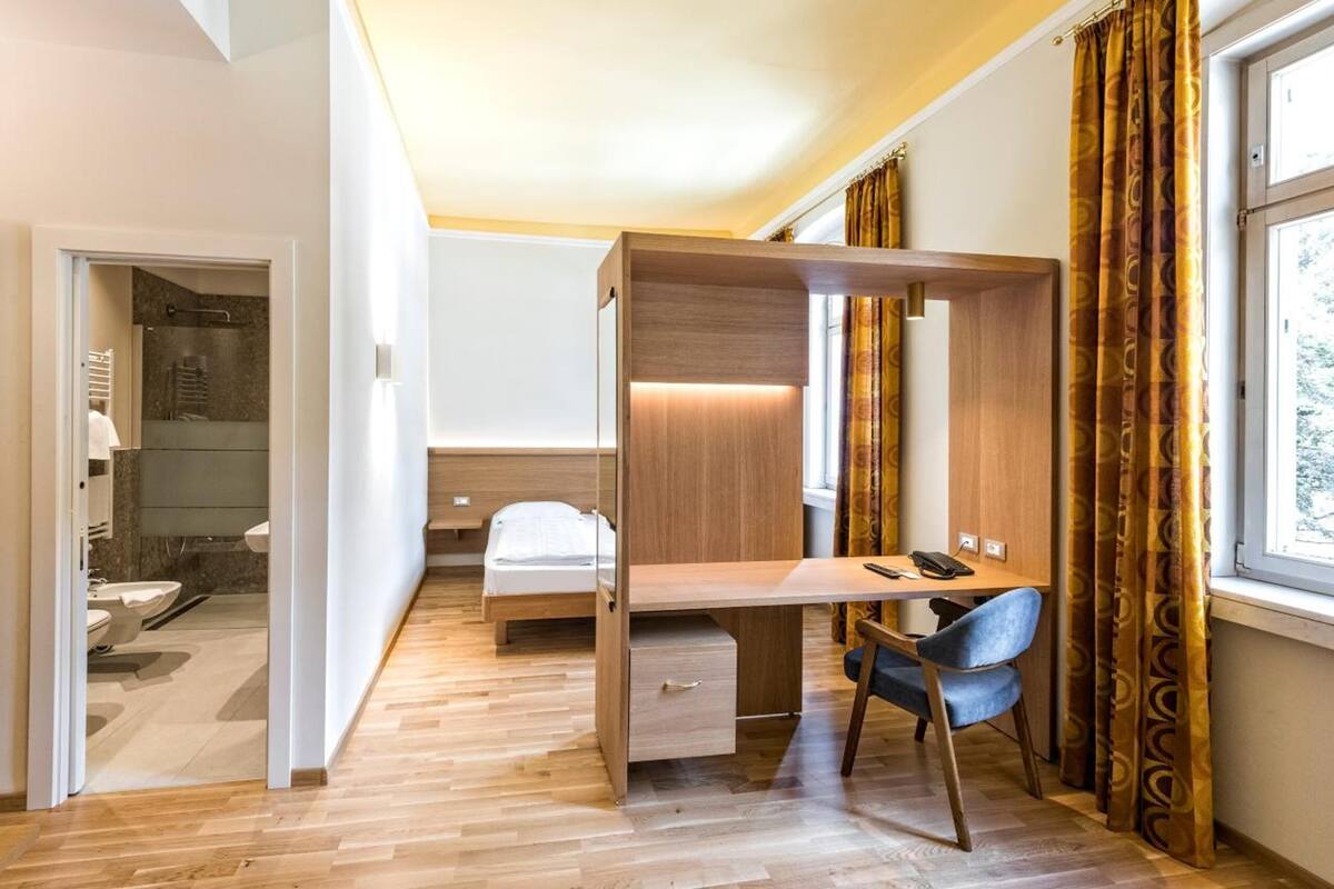 in-room safe, desk, free wifi, bed sheets