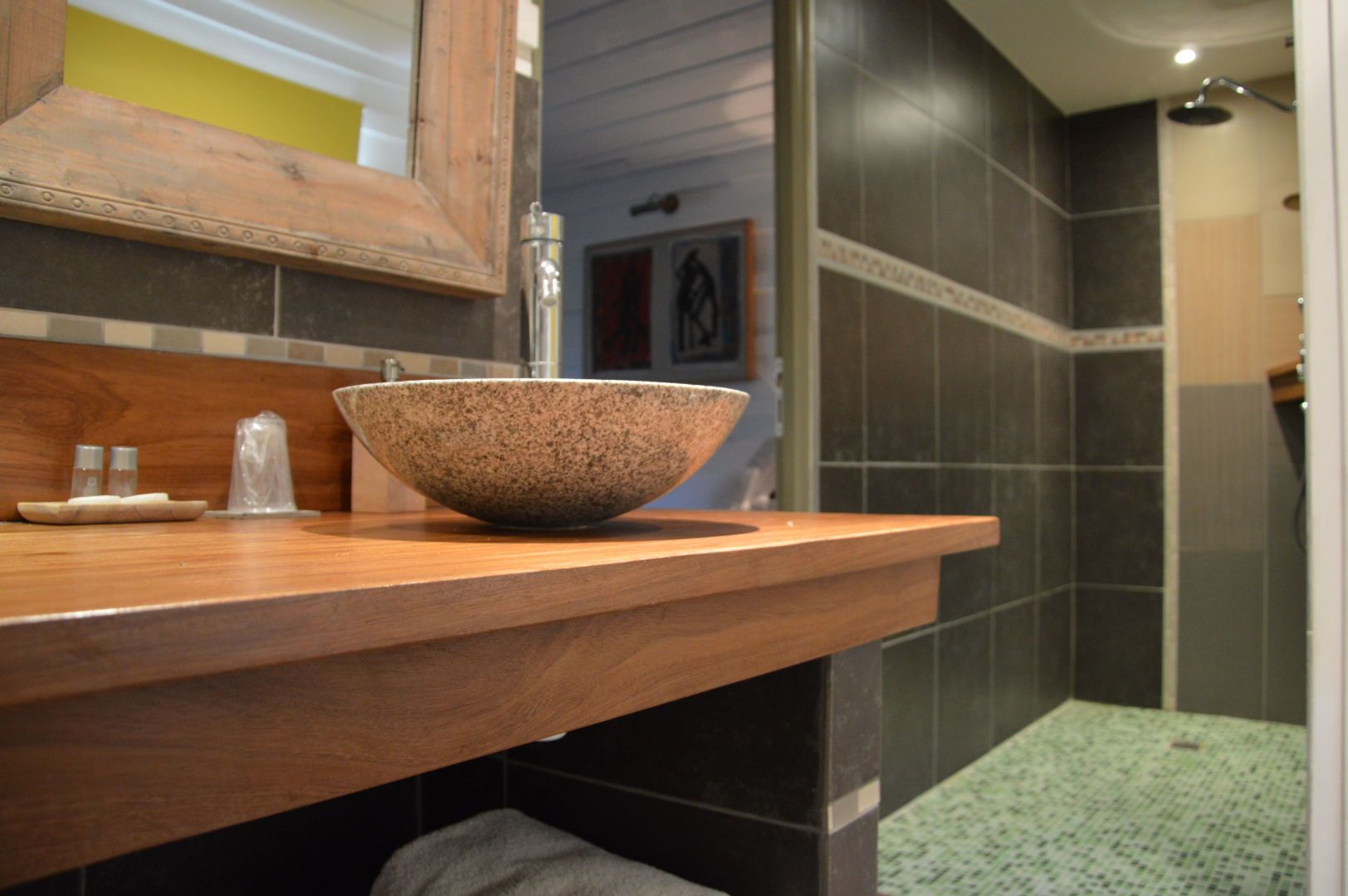 Suite (Luzerne) | Bathroom sink