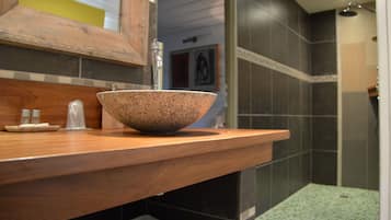 Suite (Luzerne) | Bathroom sink
