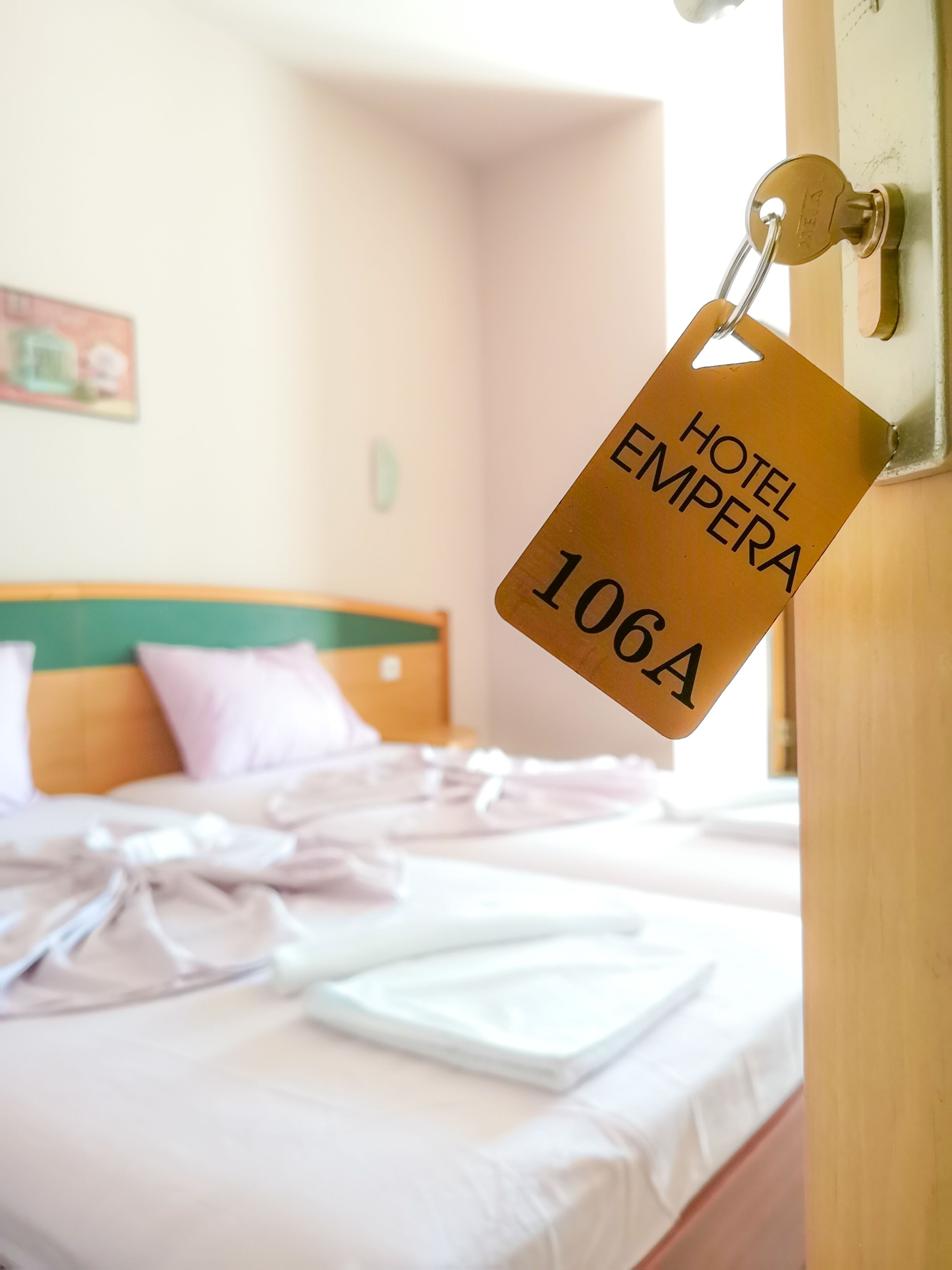 标准双人房或双床房, 无烟房 | 迷你吧、客房内保险箱、折叠床/加床（额外收费）、免费 WiFi