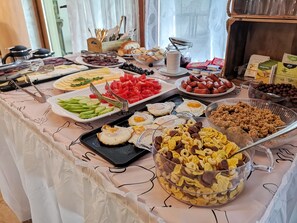 每日供应欧陆式早餐（每人 BGN 10）