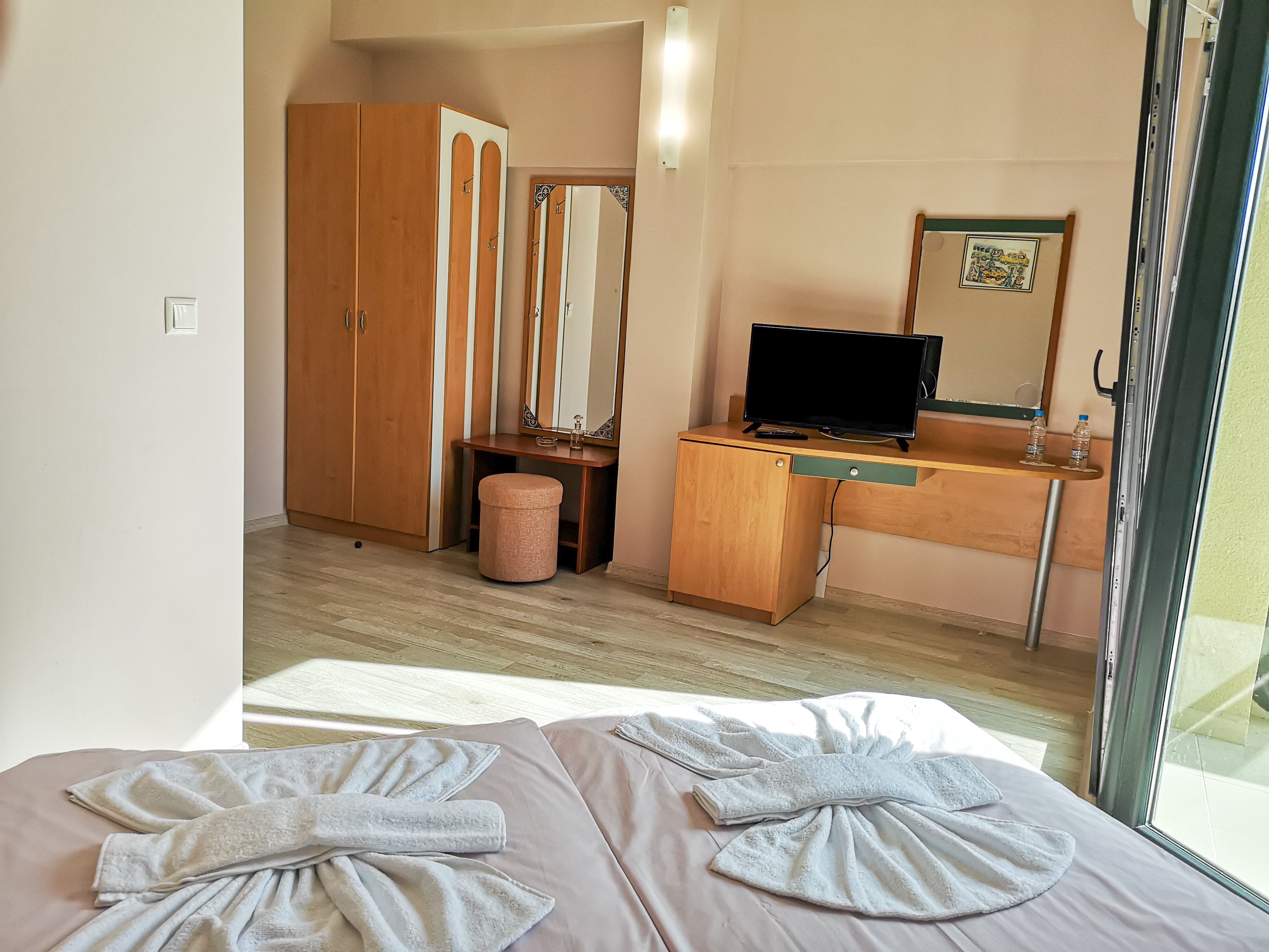 标准双床房, 无障碍 | 迷你吧、客房内保险箱、折叠床/加床（额外收费）、免费 WiFi