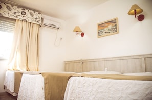 Camera Deluxe | Minibar, una cassaforte in camera, una scrivania, tende oscuranti