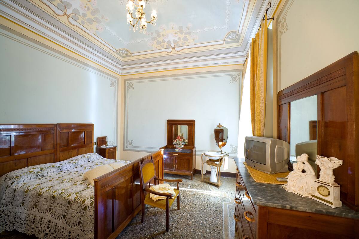 Doppel- oder Zweibettzimmer, Gemeinschaftsbad (Elena) | Zustellbetten, kostenloses WLAN