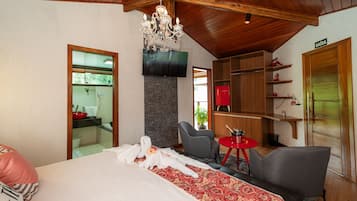 Chalé superluxo, banheira de imersão | Frigobar, Wi-Fi de cortesia, roupa de cama