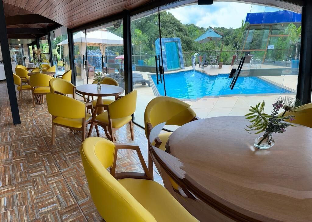 Café da manhã com buffet grátis todos os dias