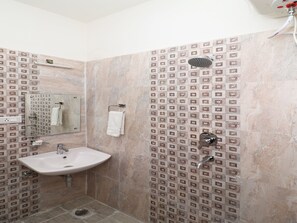 Double or Twin Room | Bathroom