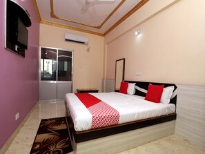Double or Twin Room | Bed sheets - OYO 13485 Hotel New Jasmine (Cuttack)
