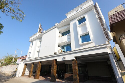 OYO Flagship 12251 Half Moon