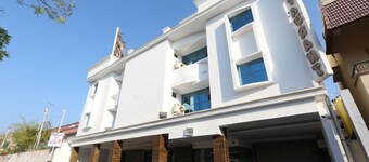 OYO Flagship 12251 Half Moon