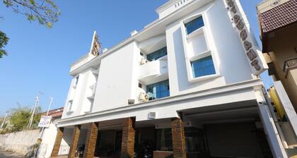 OYO Flagship 12251 Half Moon