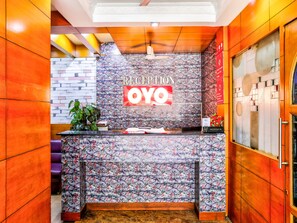 Reception - OYO Flagship 546 Vadapalani (Chennai)