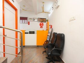 ฝ่ายต้อนรับ