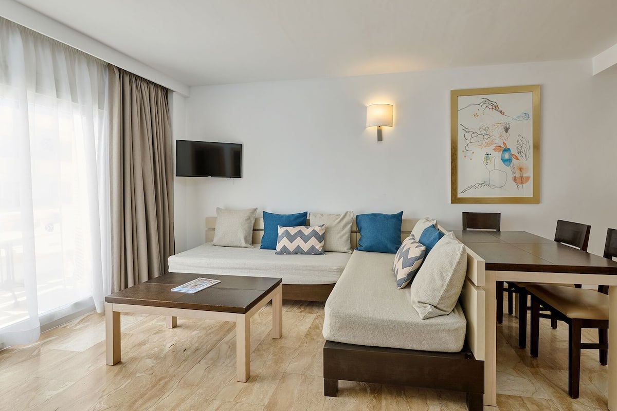 Desk, blackout drapes, cribs (free), WiFi (free)