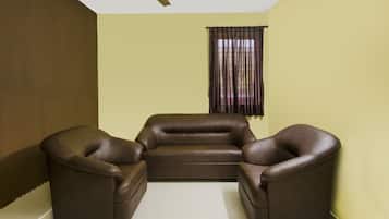 Double or Twin Room | Living room | TV