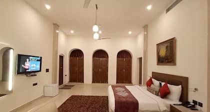 Hotel Green Castle (Heritage Hotel)