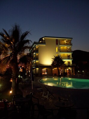 Seasonal outdoor pool - Meridian Hotel (Guardia Piemontese)