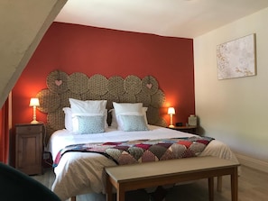 Free WiFi, bed sheets