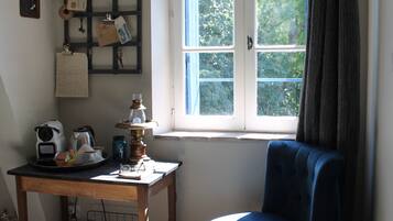 Free WiFi, bed sheets