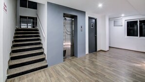 Staircase - OYO Townhouse 034 Hitech City Road (Hyderabad)