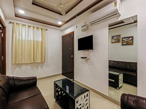 Suite, 1 King Bed | Free WiFi