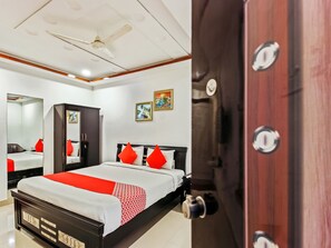 Deluxe Double or Twin Room | Free WiFi - OYO 13062 Kamala Residency-Inn (Hyderabad)
