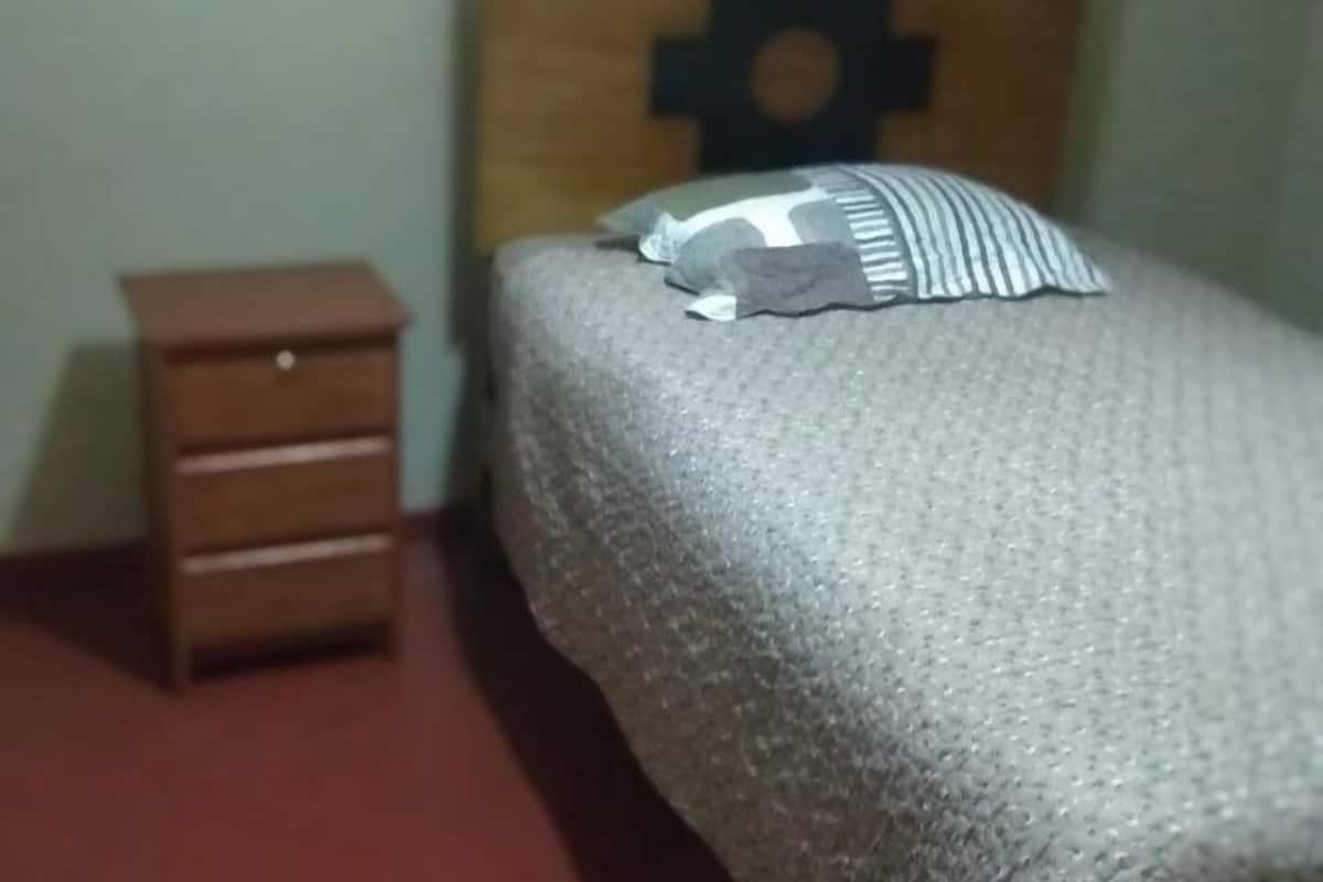 basic single room | free wifi, bed sheets, wheelchair access