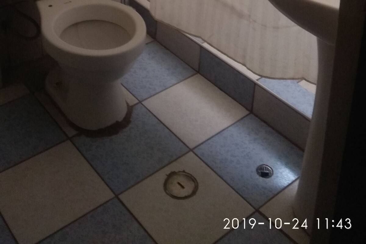 basic single room | bathroom | shower, bidet, towels, soap